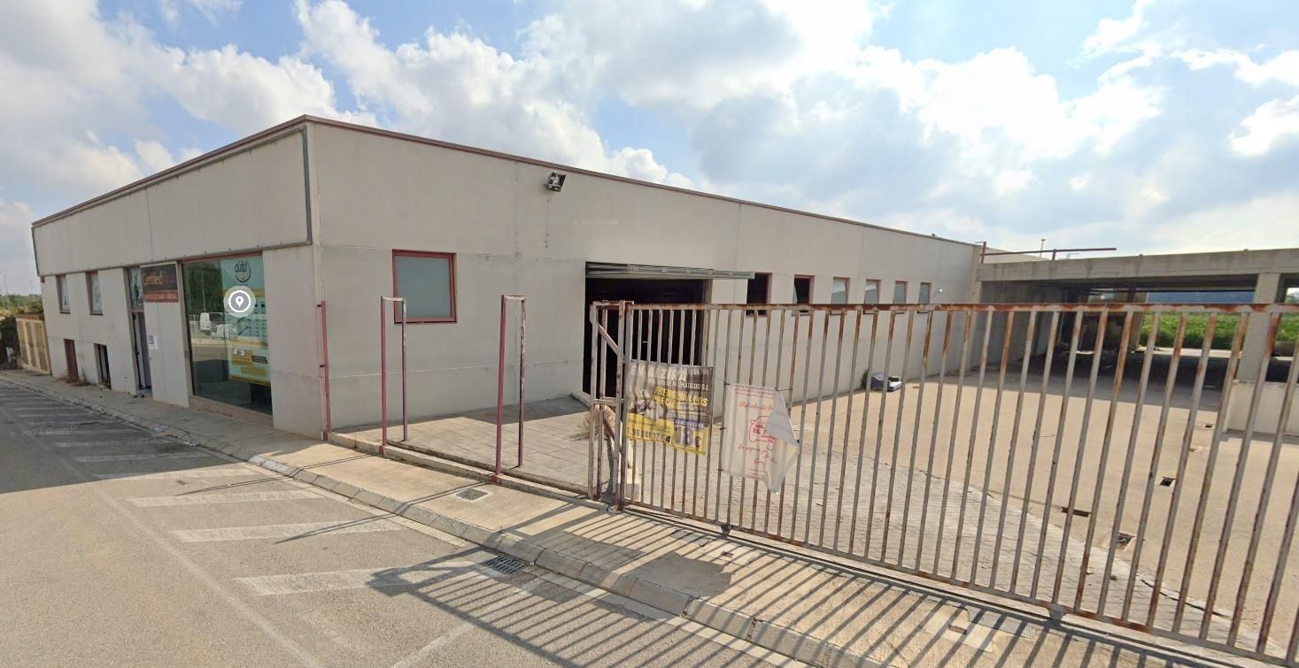 Vista exterior de Nave industrial en venta en Alzira