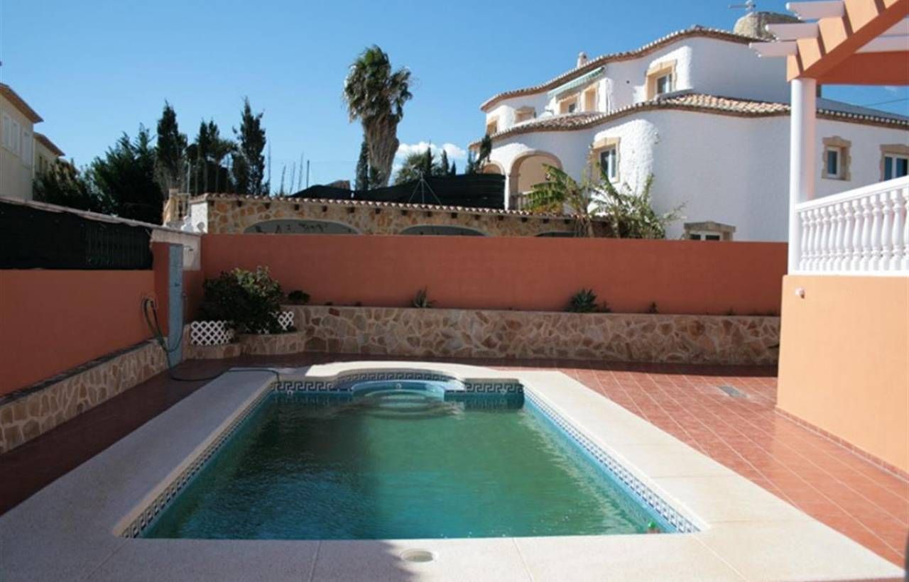 Piscina de Casa o xalet en venda en Calpe / Calp amb Aire condicionat, Calefacció i Jardí privat
