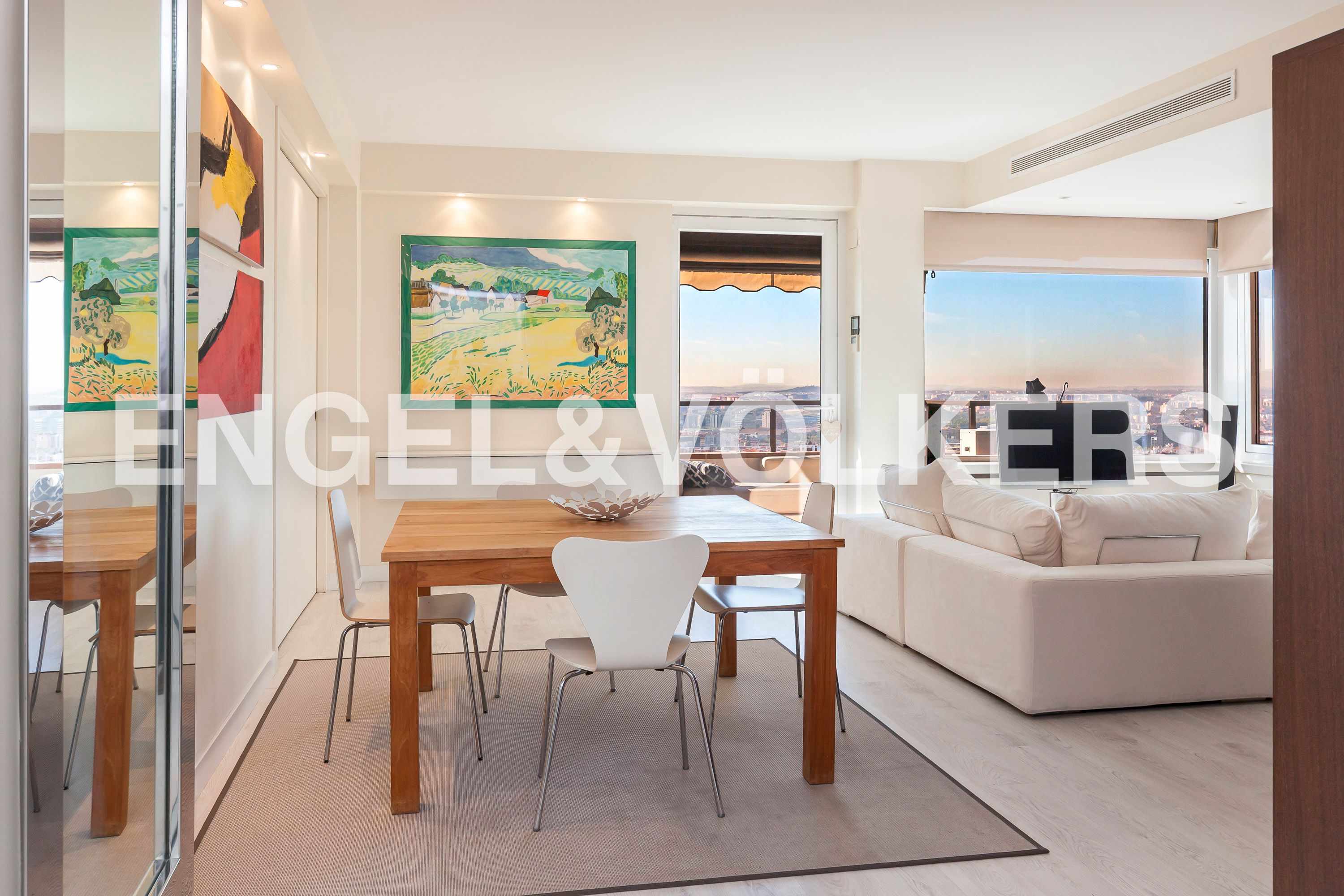 Menjador de Apartament de lloguer en  Madrid Capital amb Aire condicionat, Calefacció i Jardí privat