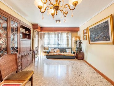 Flat with balcony for sale in L'Eixample