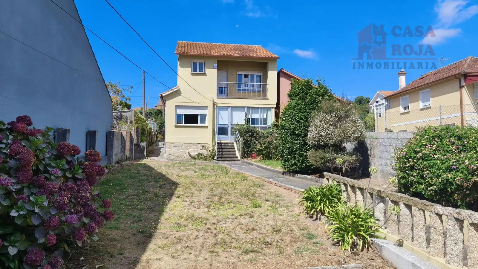 Vista exterior de Casa o xalet en venda en Cangas  amb Calefacció, Terrassa i Moblat