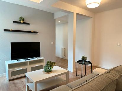 Living room of Flat to rent in  Madrid Capital  with Heating, Furnished and Washing machine