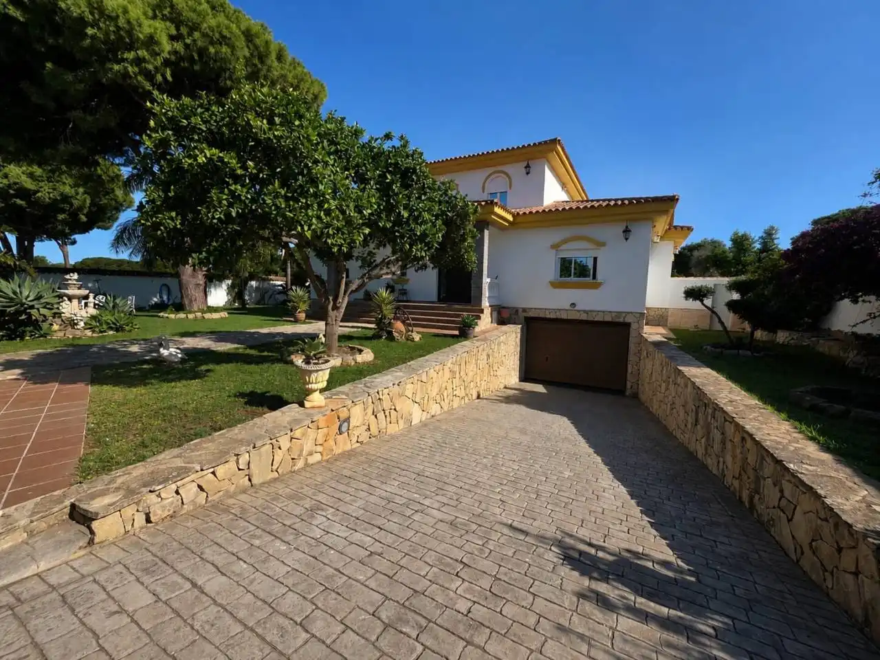Exterior view of Houses for sale in Chiclana de la Frontera  with Terrace and Swimming Pool