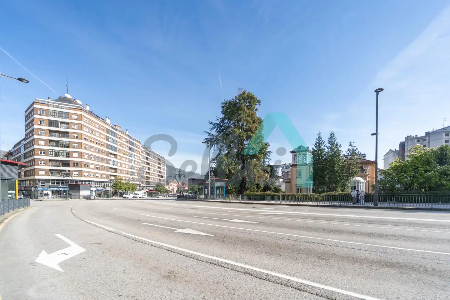Vista exterior de Piso en venta en Oviedo  con Calefacción, Parquet y Terraza