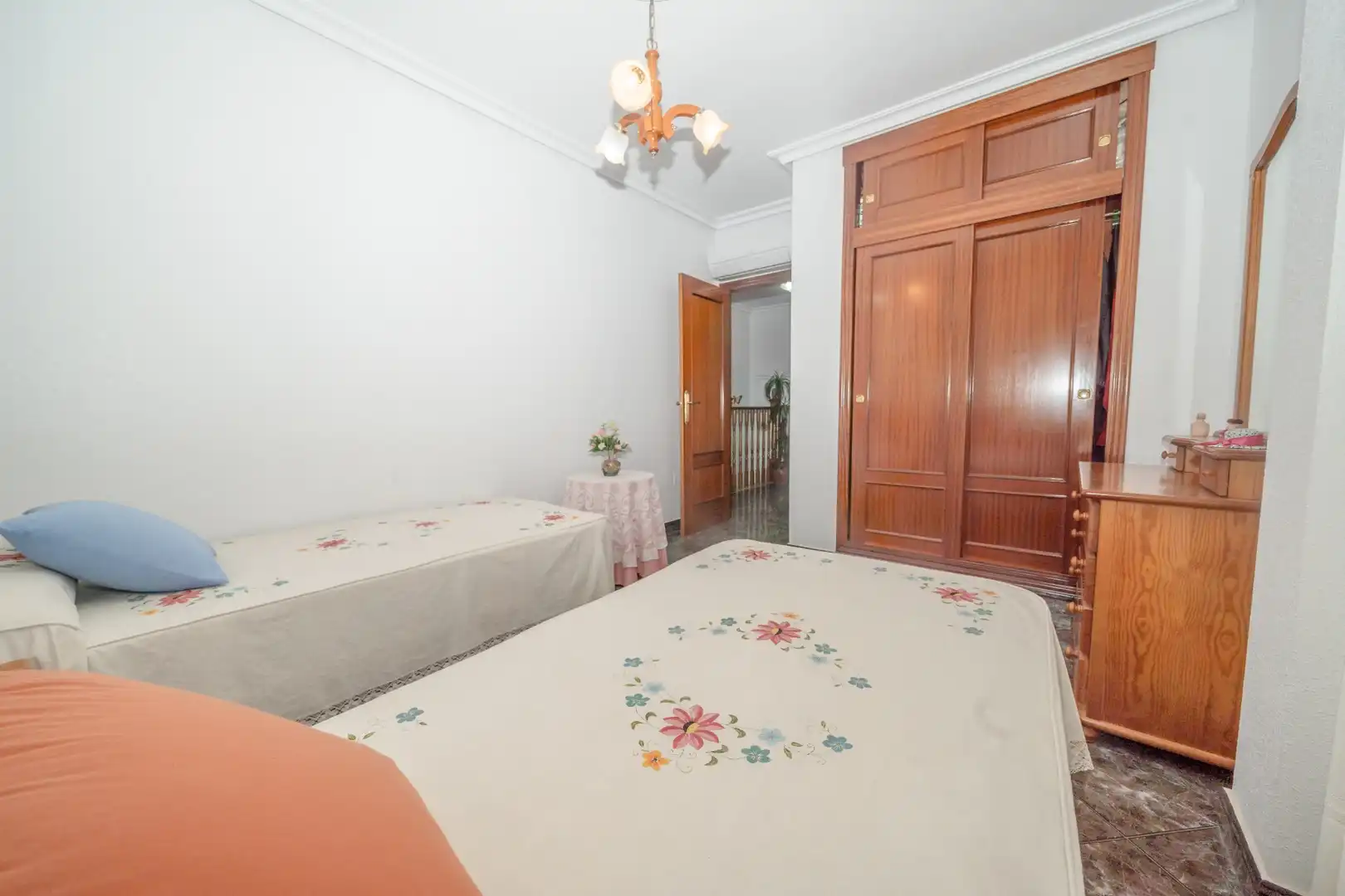 Dormitori de Casa adosada en venda en San Pedro del Pinatar amb Aire condicionat, Jardí privat i Terrassa