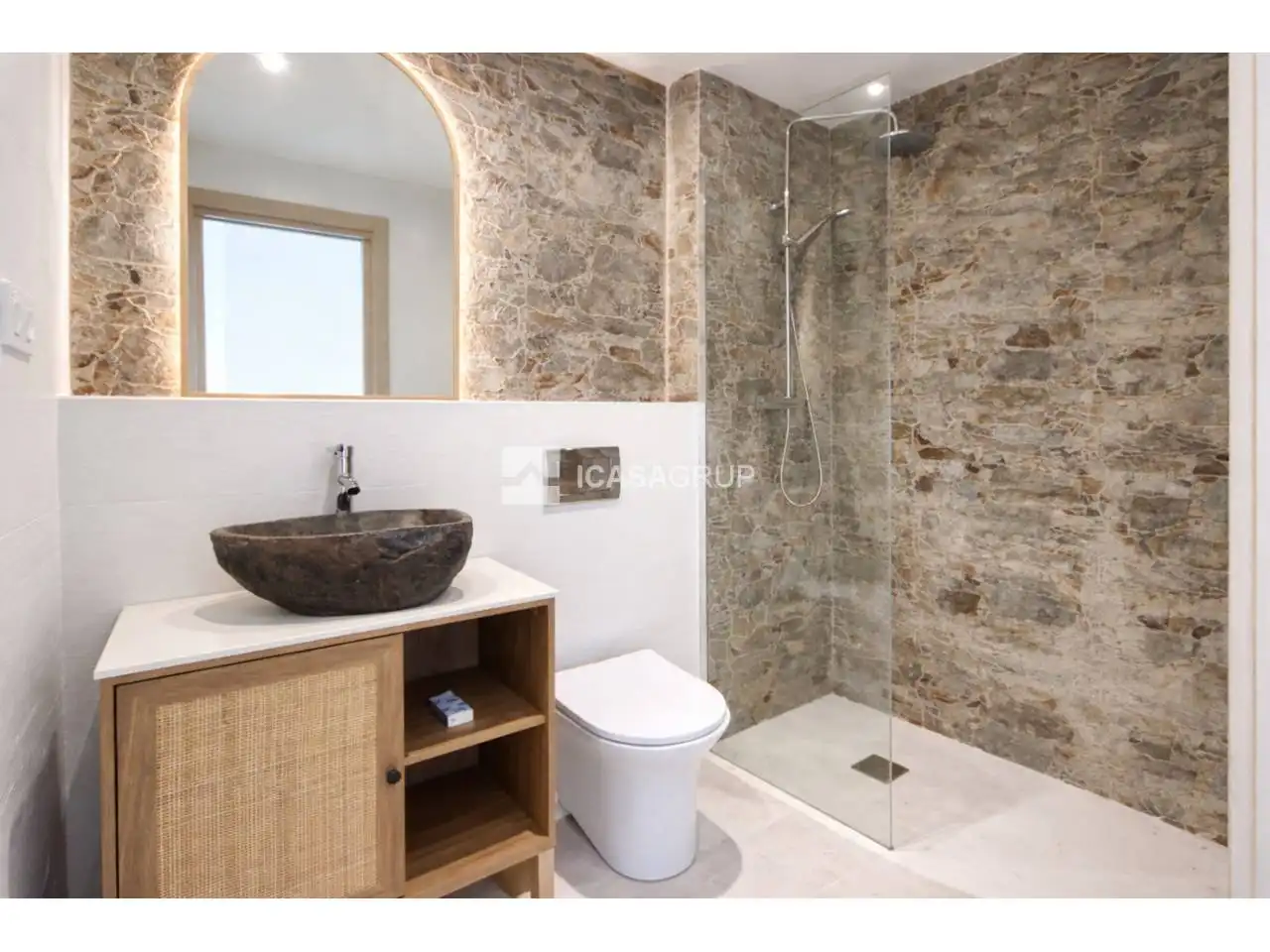 Bathroom of Flat for sale in Terrassa  with Air Conditioner, Heating and Alarm