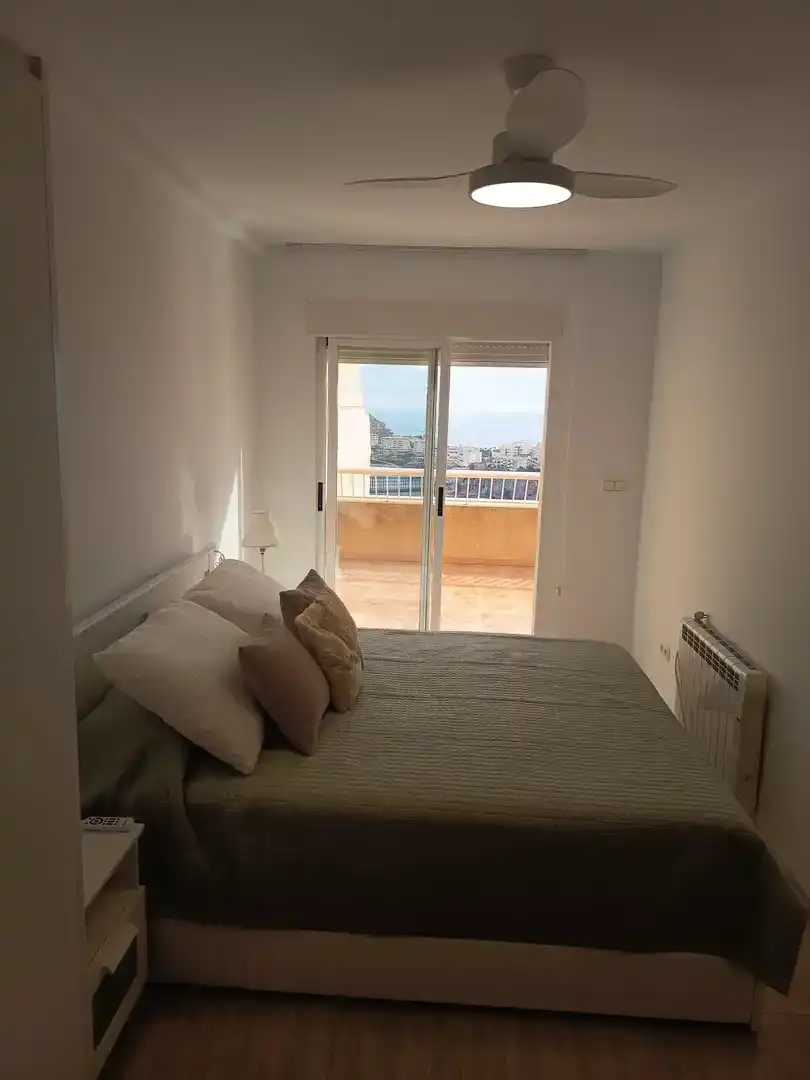 Dormitori de Apartament de lloguer en Águilas amb Aire condicionat, Moblat i Balcó