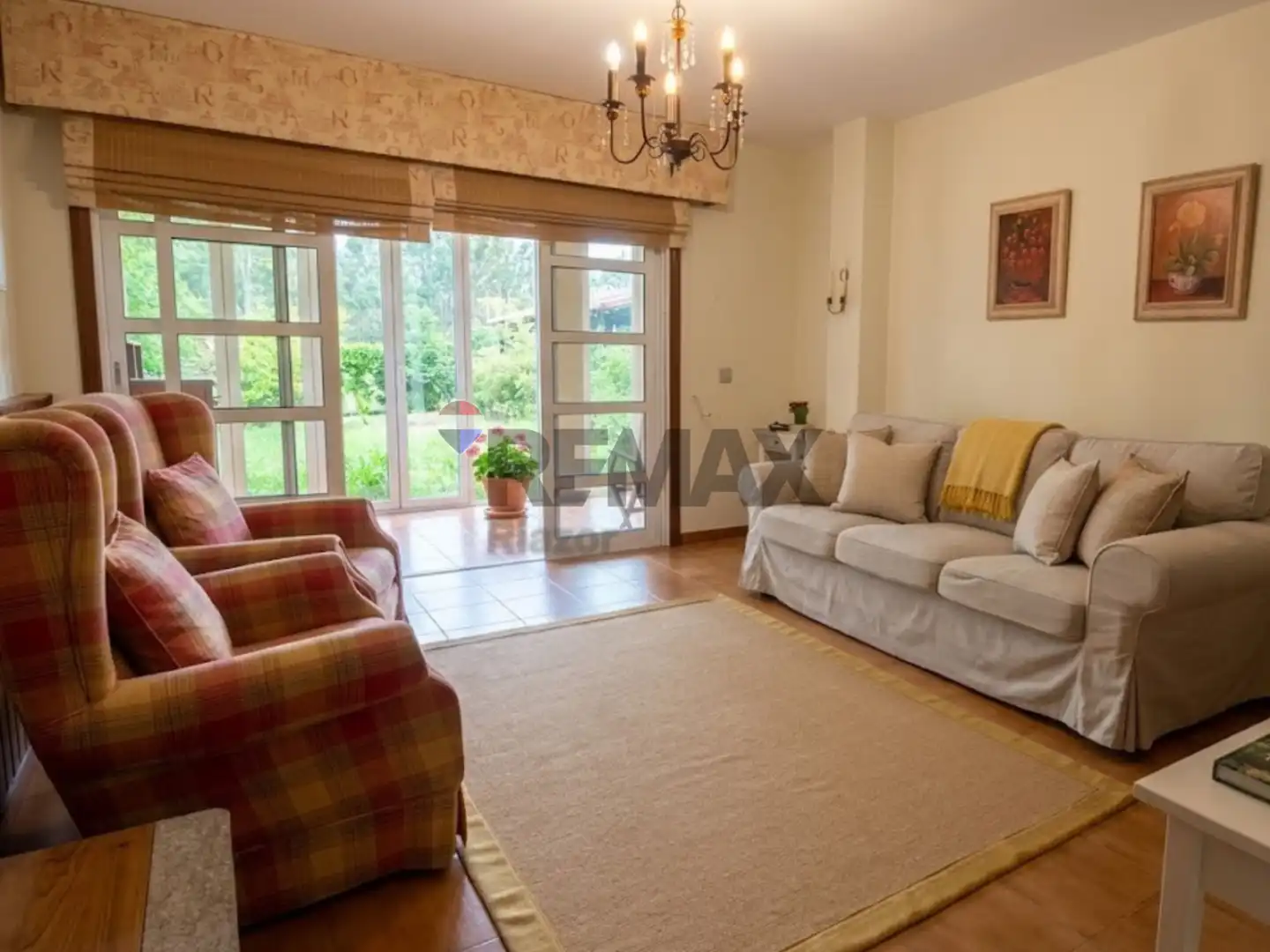 Wohnzimmer von Einfamilien-Reihenhaus zum Verkauf in Ames mit Heizung, Privatgarten und Parkett