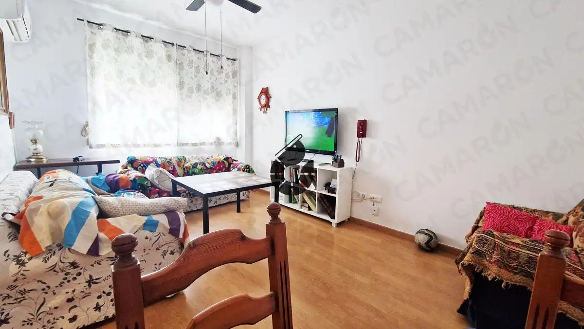 Sala de estar de Casa adosada en venta en Palomares del Río con Aire acondicionado y Parquet