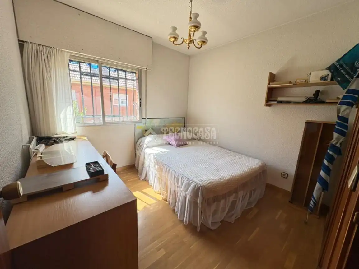 Dormitori de Casa adosada en venda en Getafe amb Calefacció, Jardí privat i Terrassa