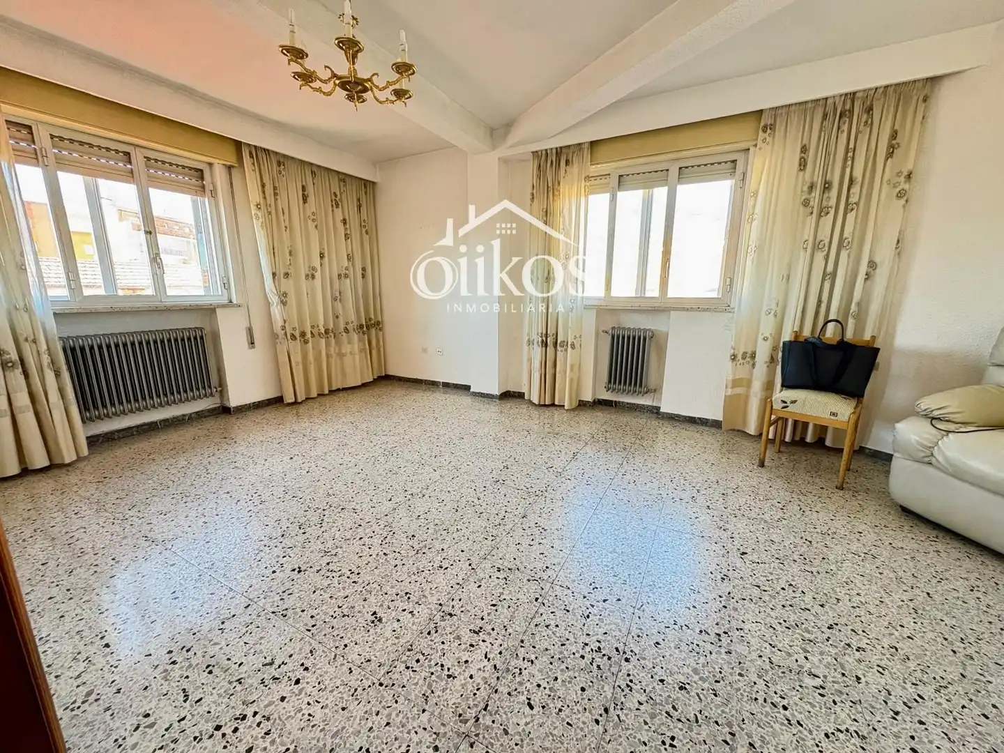 Sala de estar de Ático en venta en Salamanca con Calefacción, Terraza y Balcón