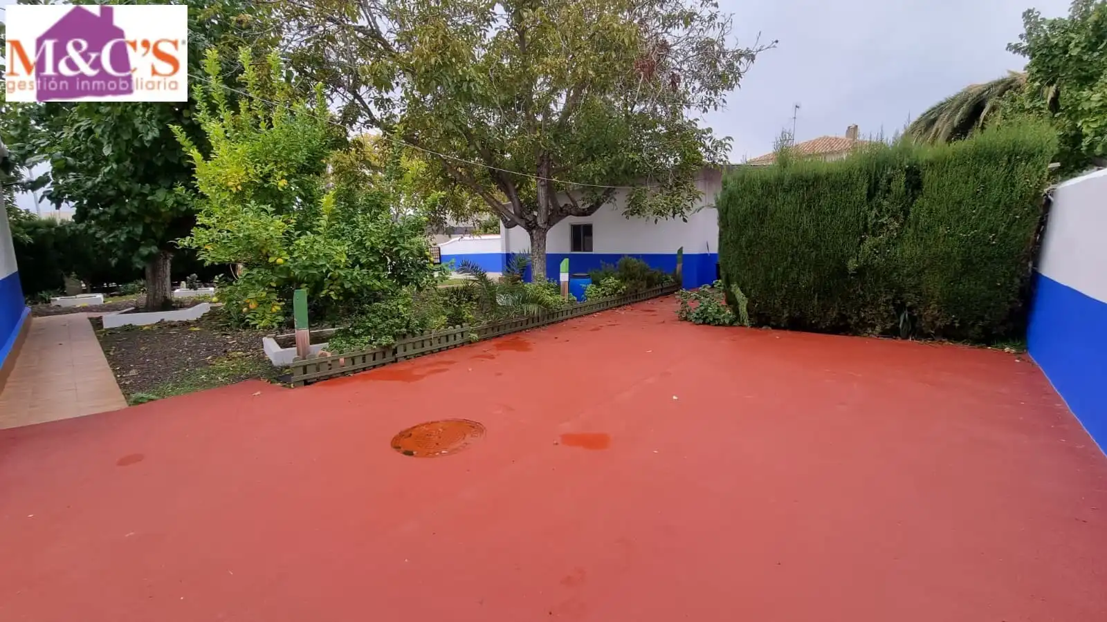 Vista exterior de Casa o xalet en venda en Puertollano amb Aire condicionat, Calefacció i Jardí privat