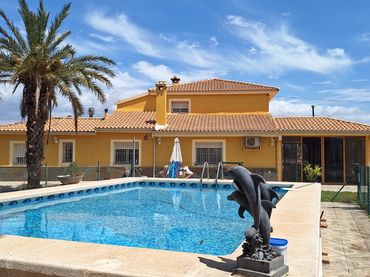 Villa mit Pool zum Verkauf in Partidas de Alicante