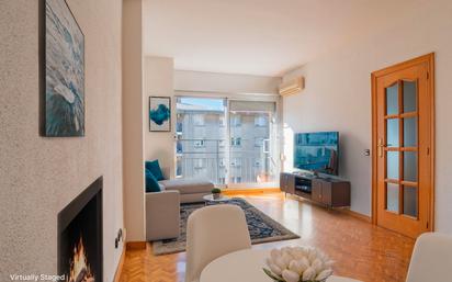 Living room of Flat for sale in Sabadell  with Oven and Balcony