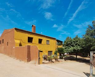 Vista exterior de Finca rústica en venda en Mont-ras amb Aire condicionat, Calefacció i Jardí privat