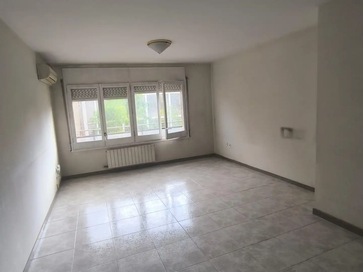 Living room of Flat for sale in Manresa  with Air Conditioner, Heating and Balcony