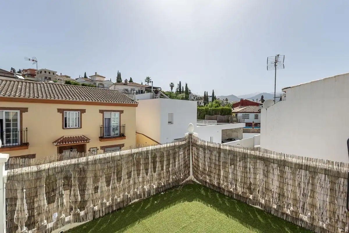 Vista exterior de Casa adosada en venta en Huétor Vega con Terraza