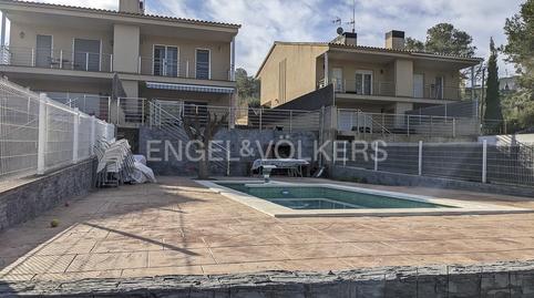 Foto 2 de Casa adosada en venda a Canyelles, Barcelona