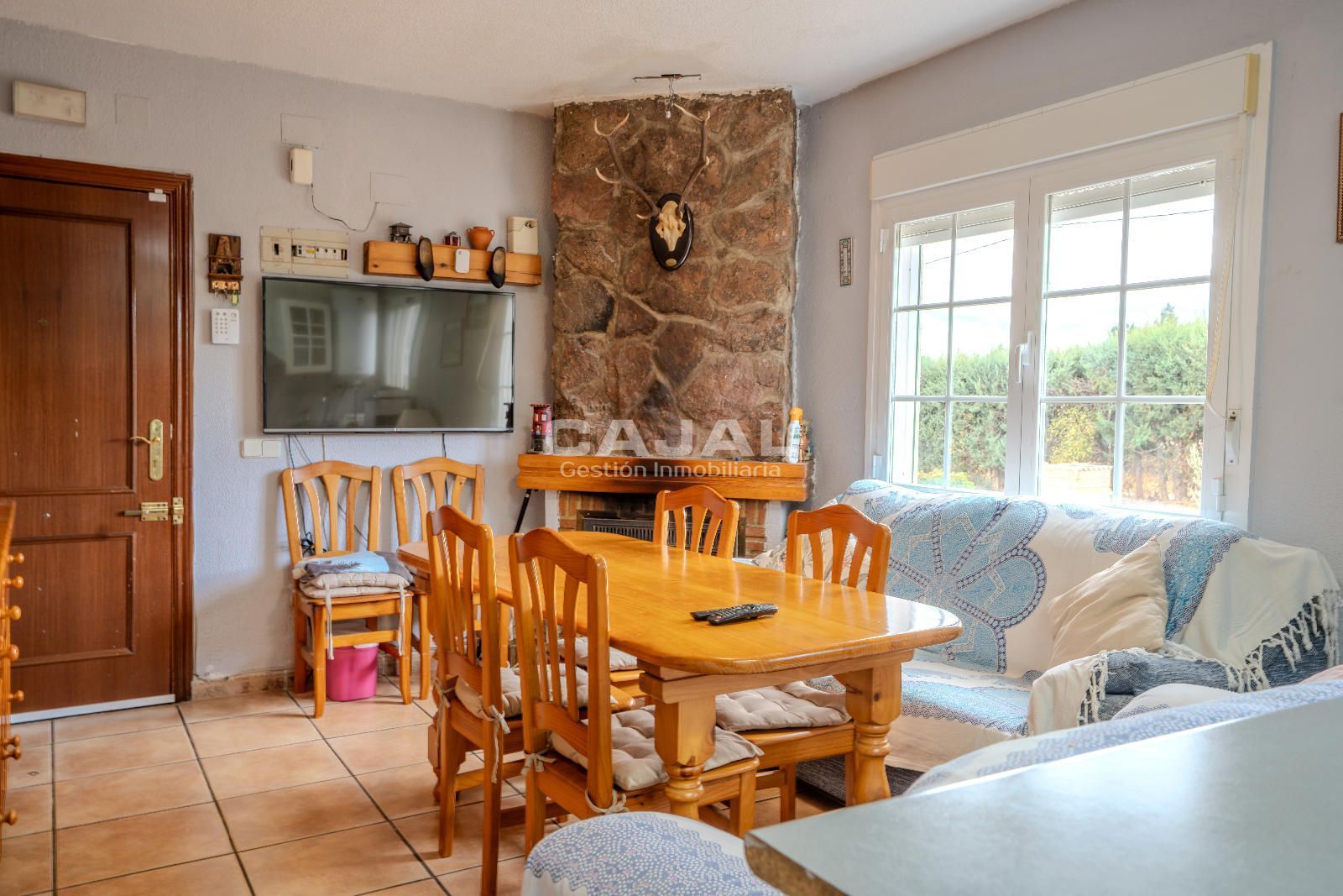 Sala de estar de Casa o chalet en venta en Fresno de Cantespino con Calefacción, Trastero y Piscina