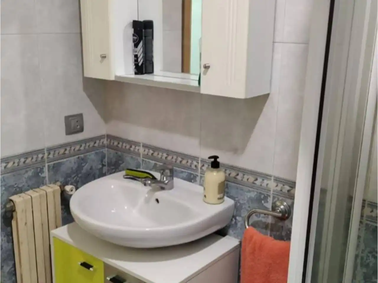Bathroom of Duplexes for sale in Ourense Capital   with Air Conditioner, Heating and Storage room