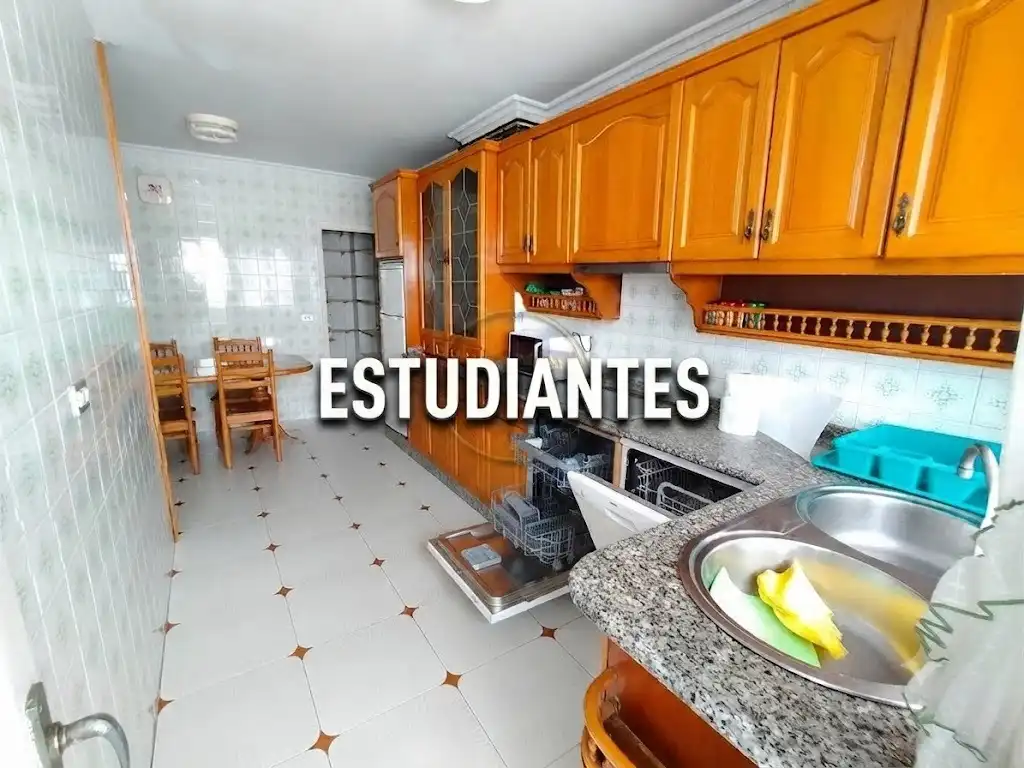 Kitchen of Flat for rent in Vigo   with Heating, Parquet flooring and Terrace