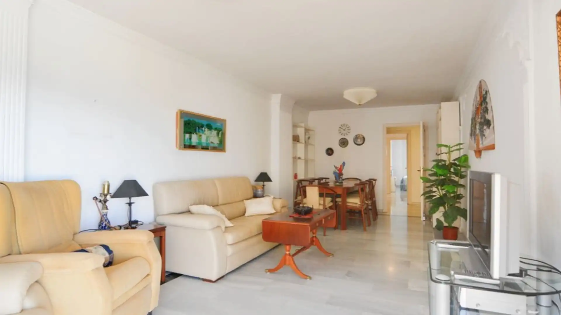 Living room of Flat for sale in Fuengirola  with Air Conditioner, Terrace and Furnished