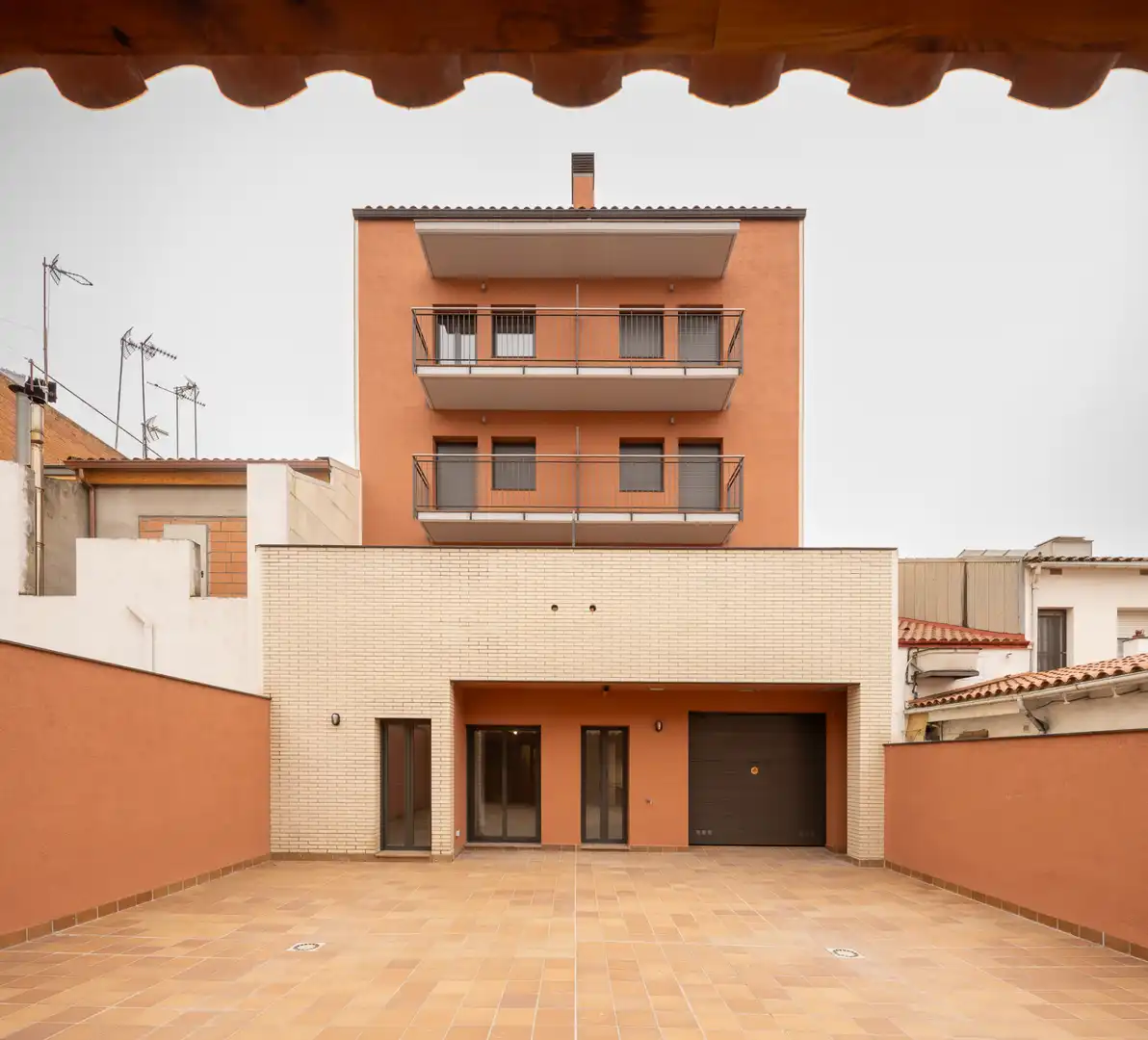 Vista exterior de Planta baja en venta en Granollers con Calefacción, Parquet y Terraza