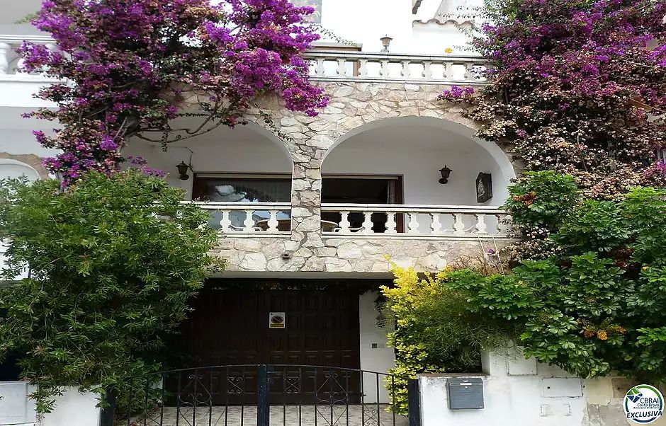 Vista exterior de Casa o xalet en venda en Empuriabrava amb Moblat