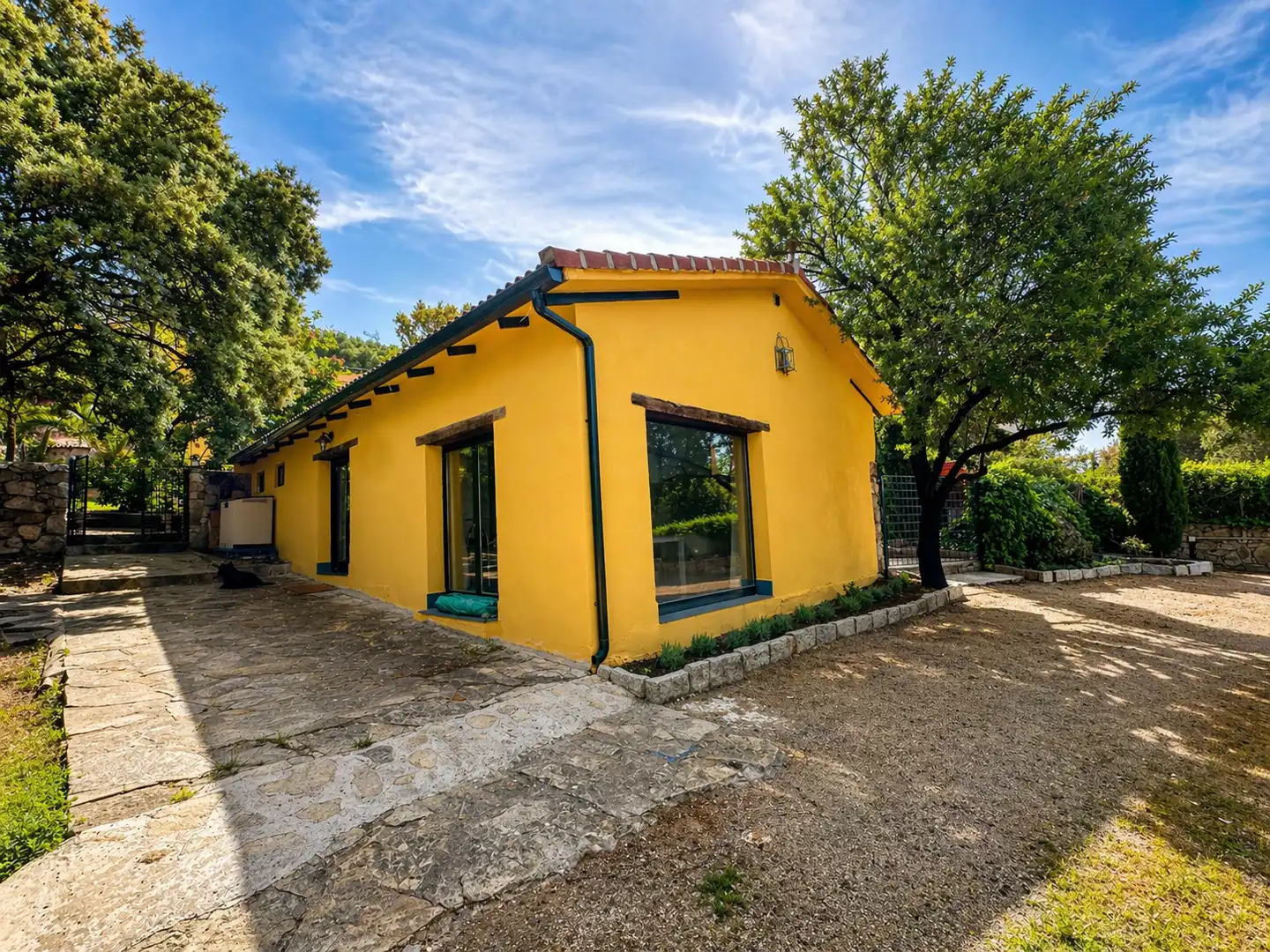 Vista exterior de Casa o xalet de lloguer en Torrelodones amb Moblat