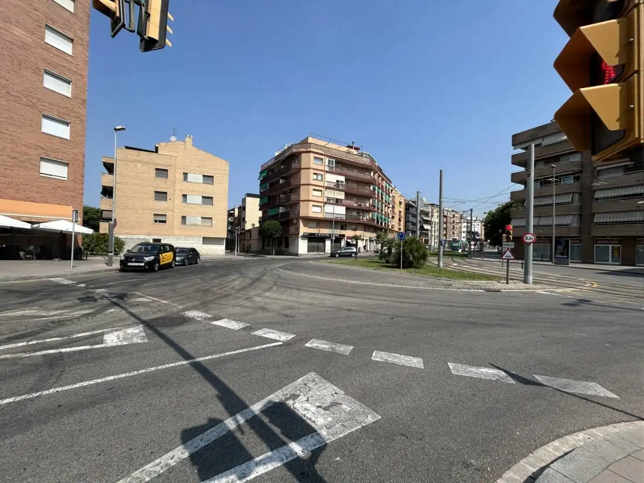 Vista exterior de Local de alquiler en Sant Joan Despí