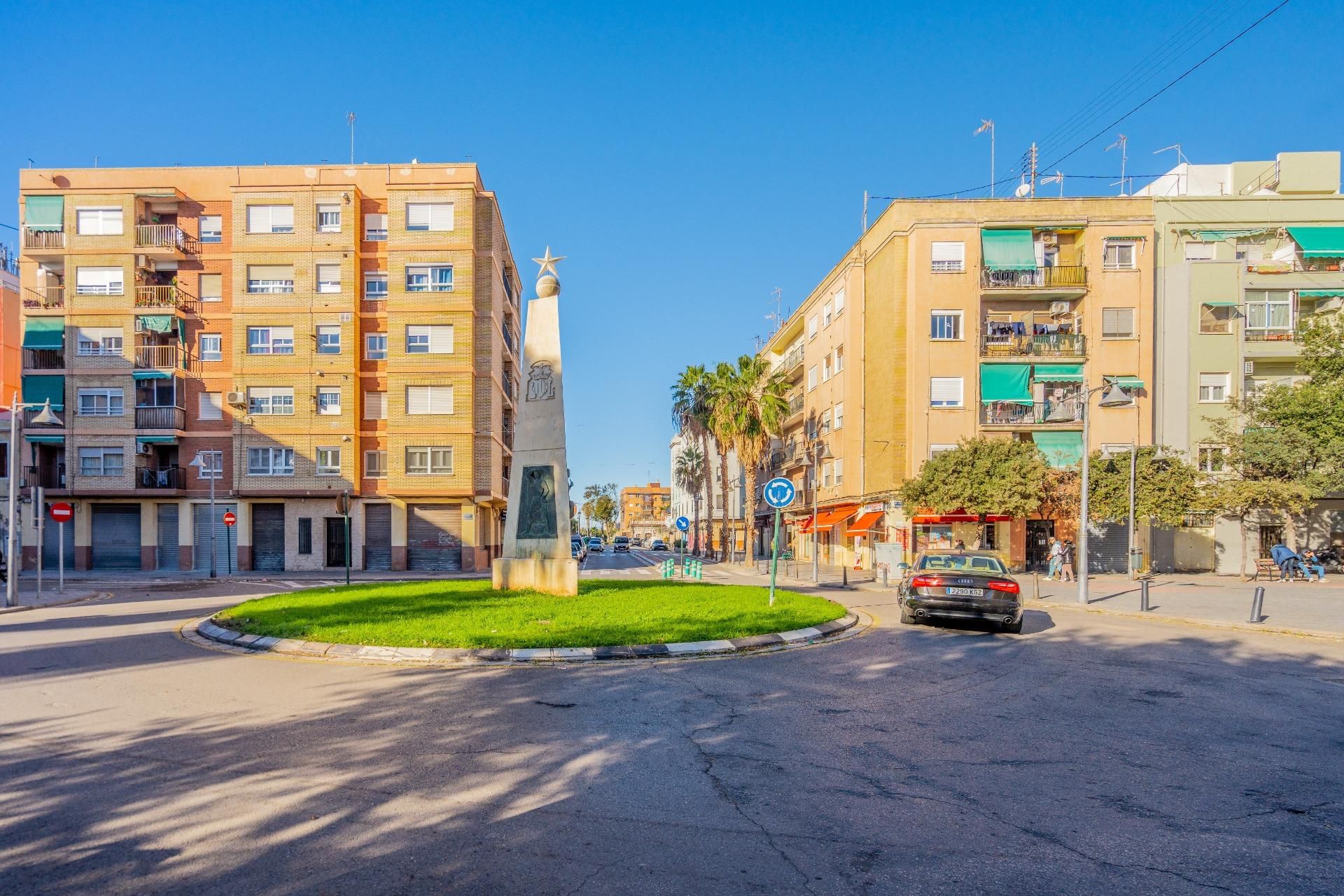 Vista exterior de Local en venda en  Valencia Capital