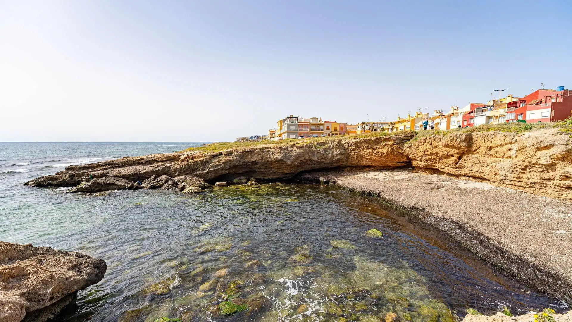Erdgeschoss zum Verkauf in Torrevieja mit Terrasse und Möbliert