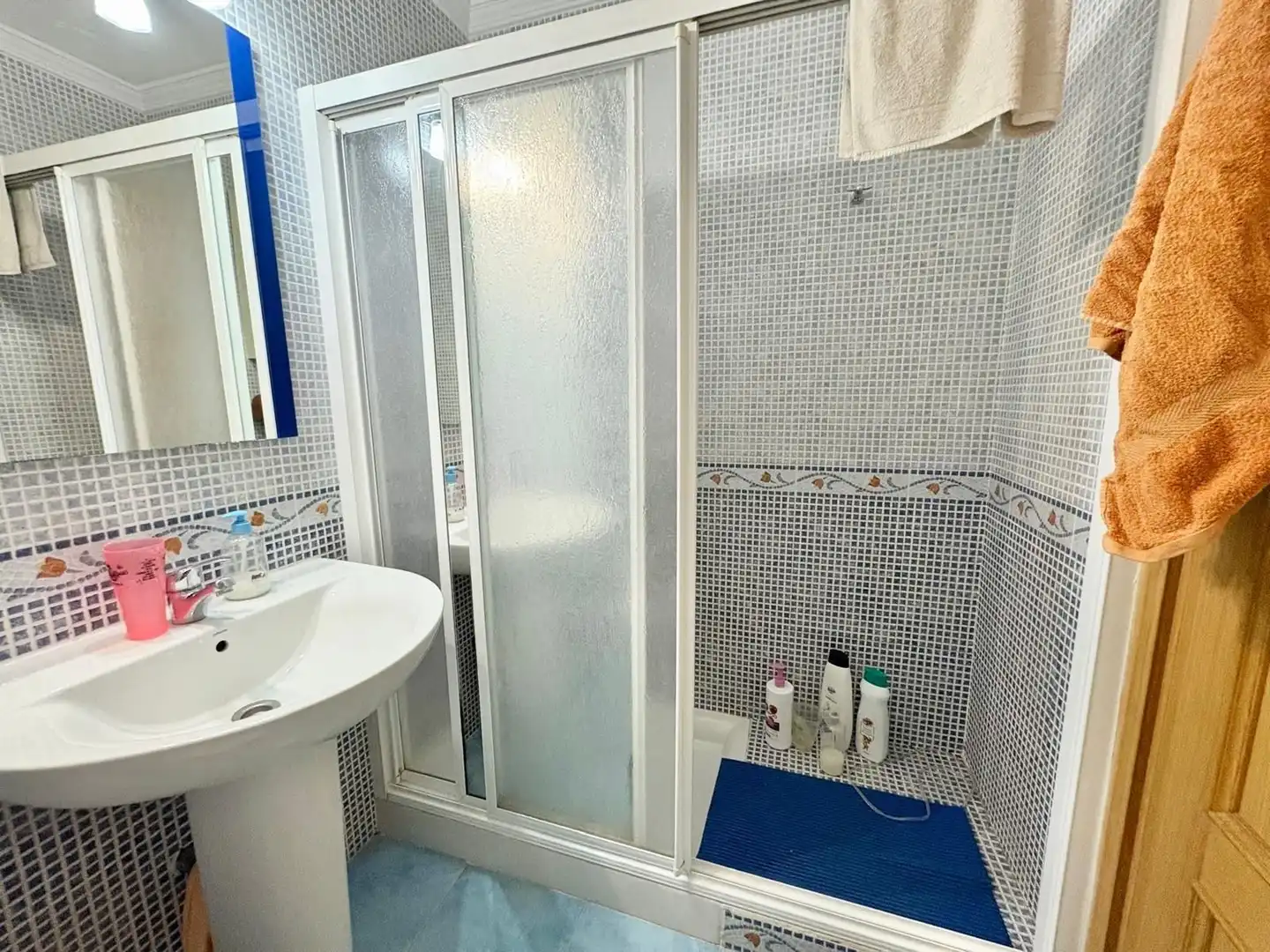 Bathroom of Apartments for rent in Vélez-Málaga  with Air Conditioner, Storage room and Community pool