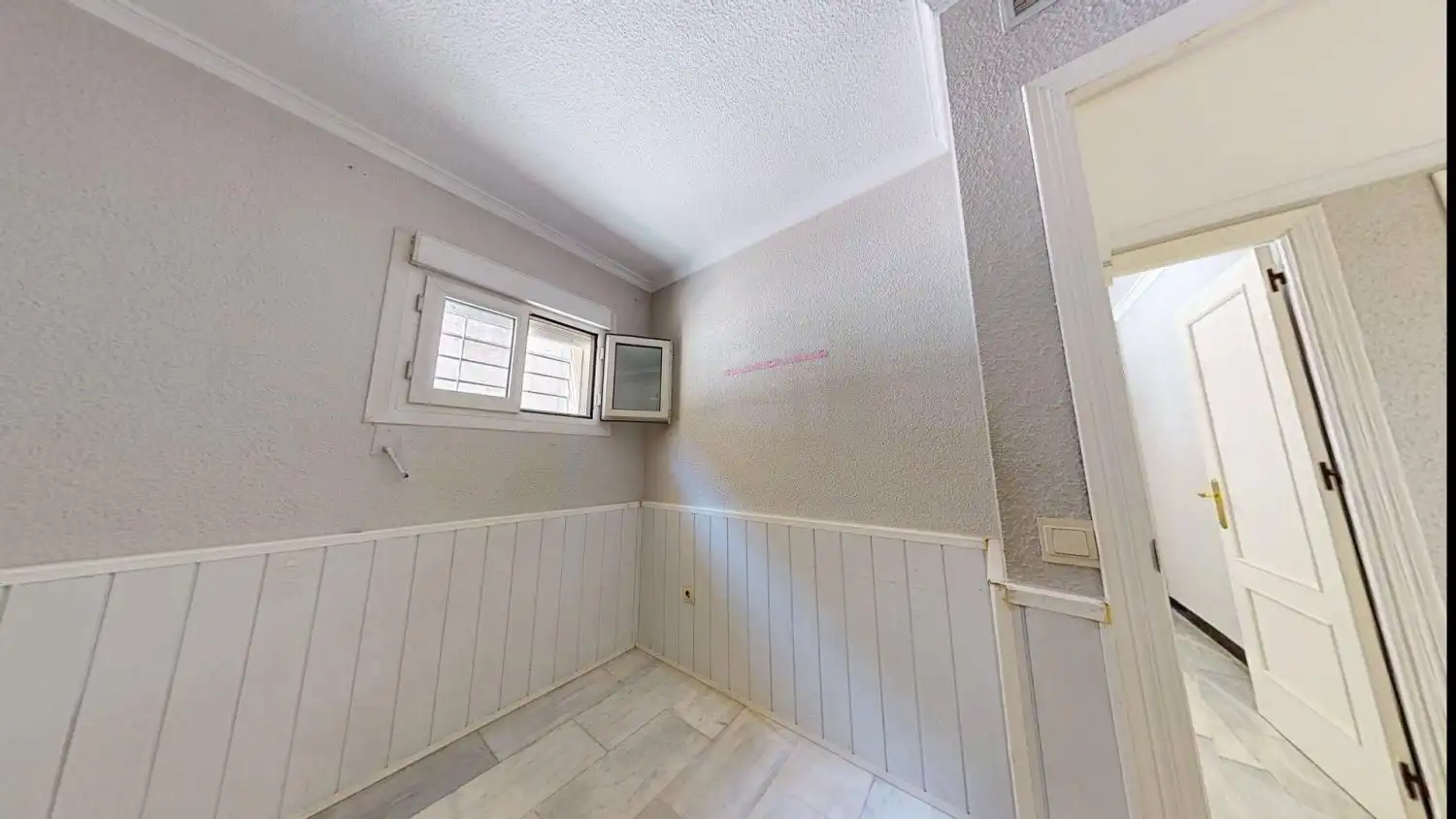 Wohnung zum Verkauf in San Juan de Aznalfarache mit Klimaanlage, Heizung und Abstellraum