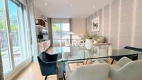 Living room of Flat for sale in Girona Capital  with Air Conditioner, Terrace and Swimming Pool