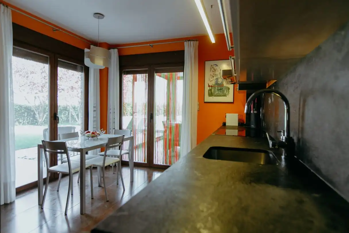 Cuina de Casa o xalet en venda en Banastás amb Aire condicionat, Calefacció i Jardí privat