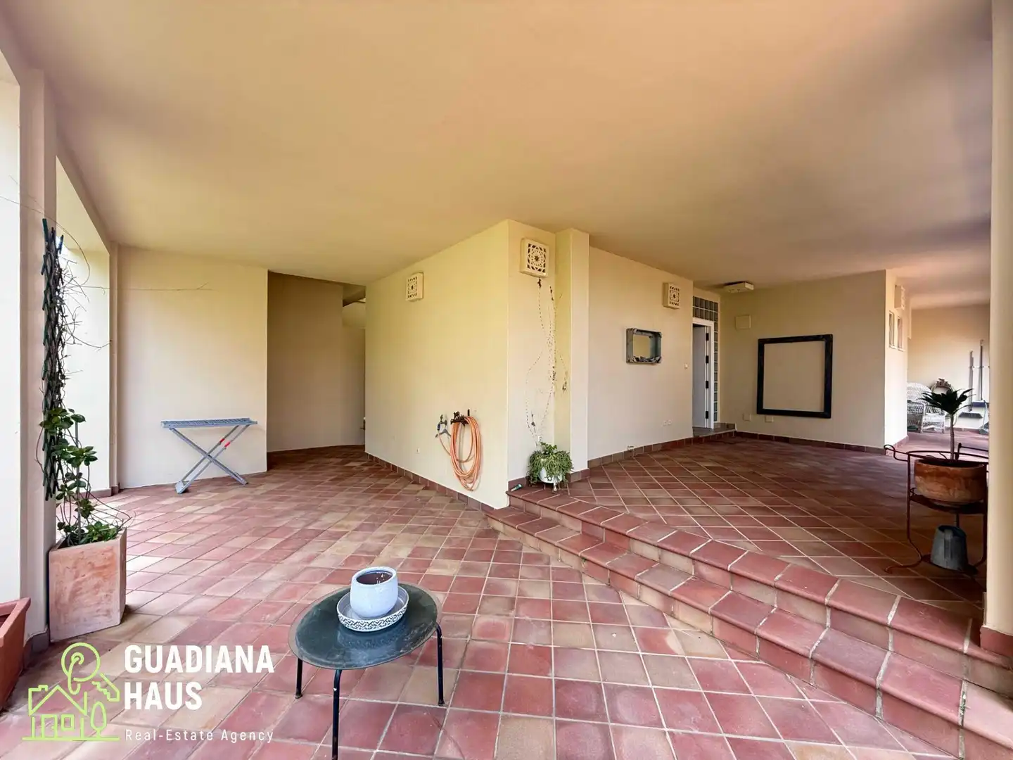 Vista exterior de Casa adosada en venda en Ayamonte amb Aire condicionat, Calefacció i Jardí privat