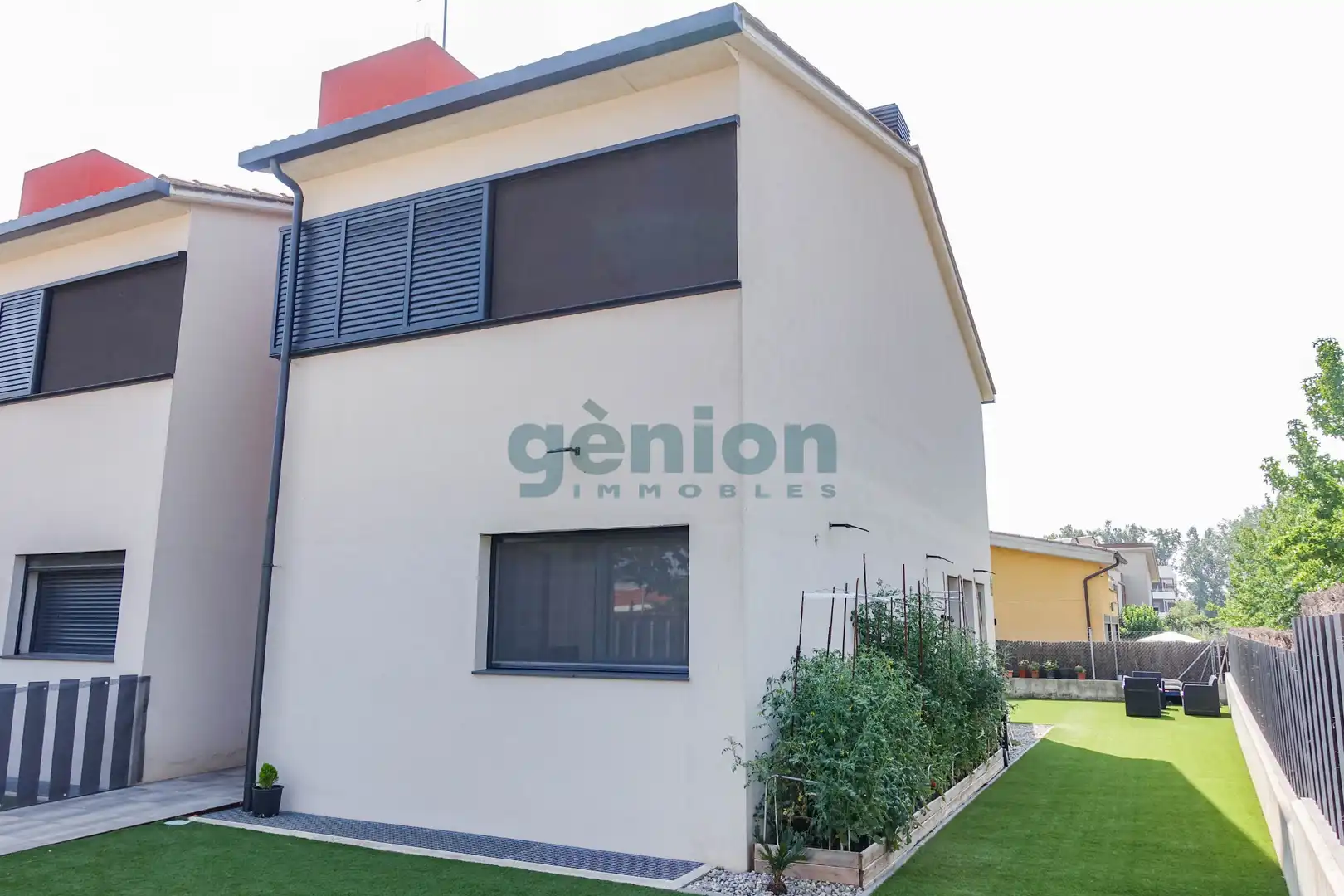 Vista exterior de Casa o xalet en venda en Vilablareix amb Calefacció, Jardí privat i Parquet