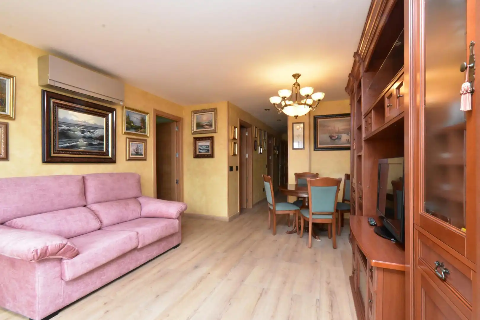 Living room of Flat for sale in  Palma de Mallorca  with Air Conditioner, Heating and Parquet flooring