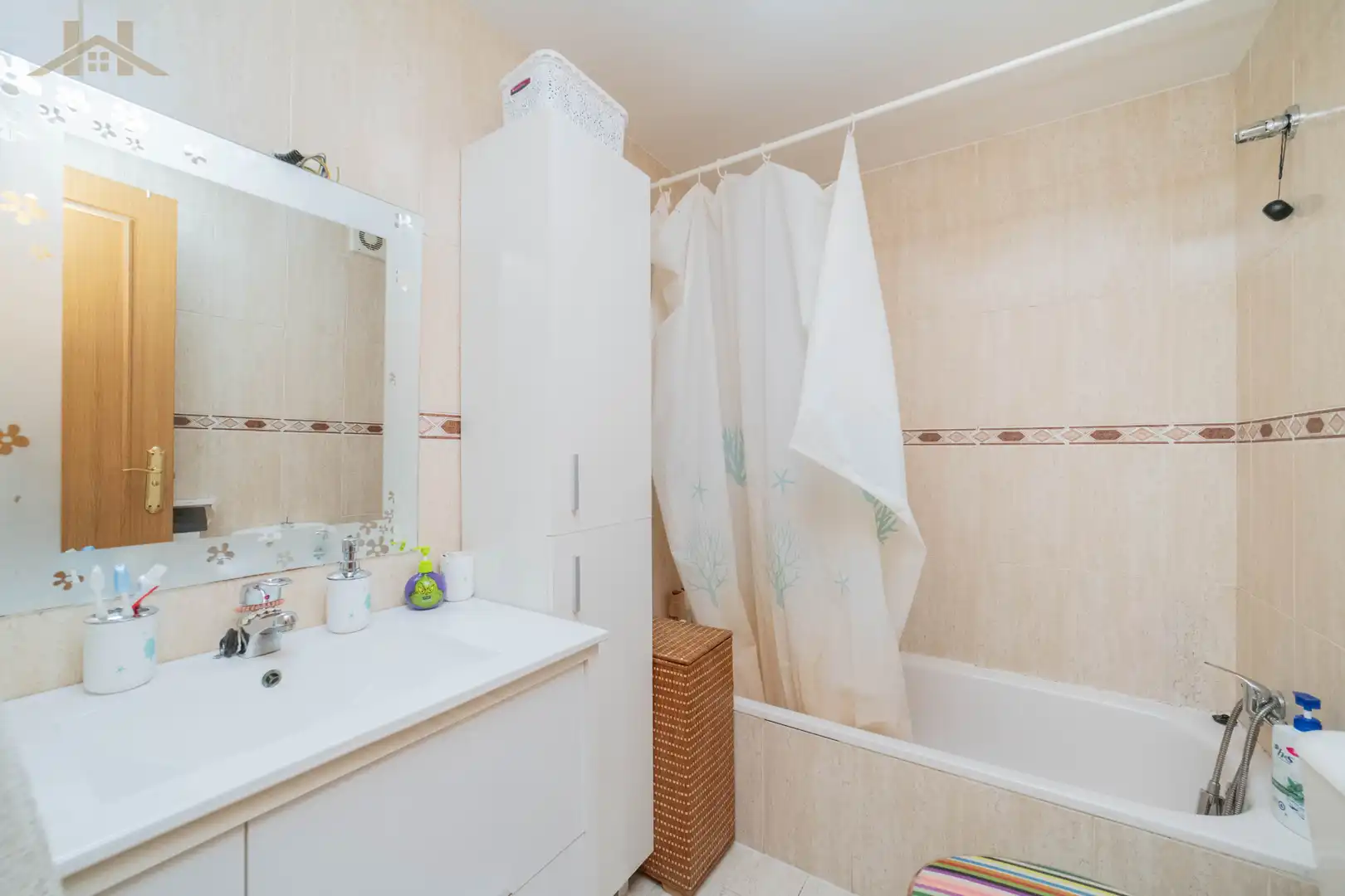 Bathroom of Detached homes for sale in Ugena  with Air Conditioner, Heating and Private garden