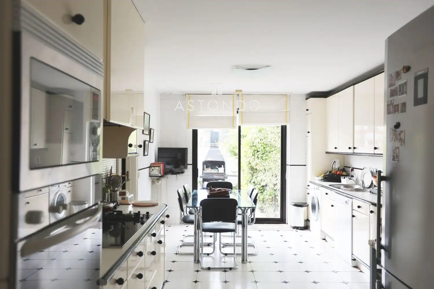 Kitchen of Houses for sale in Madrid  with Air Conditioner, Heating and Terrace