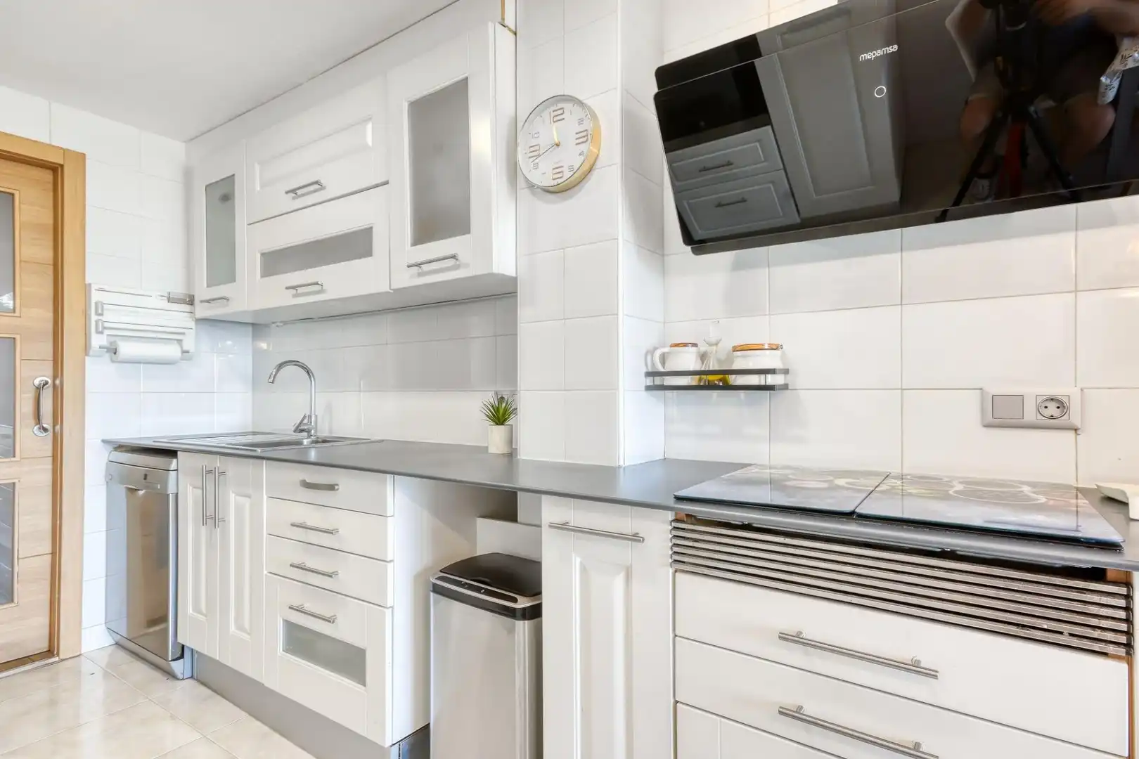 Kitchen of Flat for sale in Figueres  with Terrace, Oven and Microwave