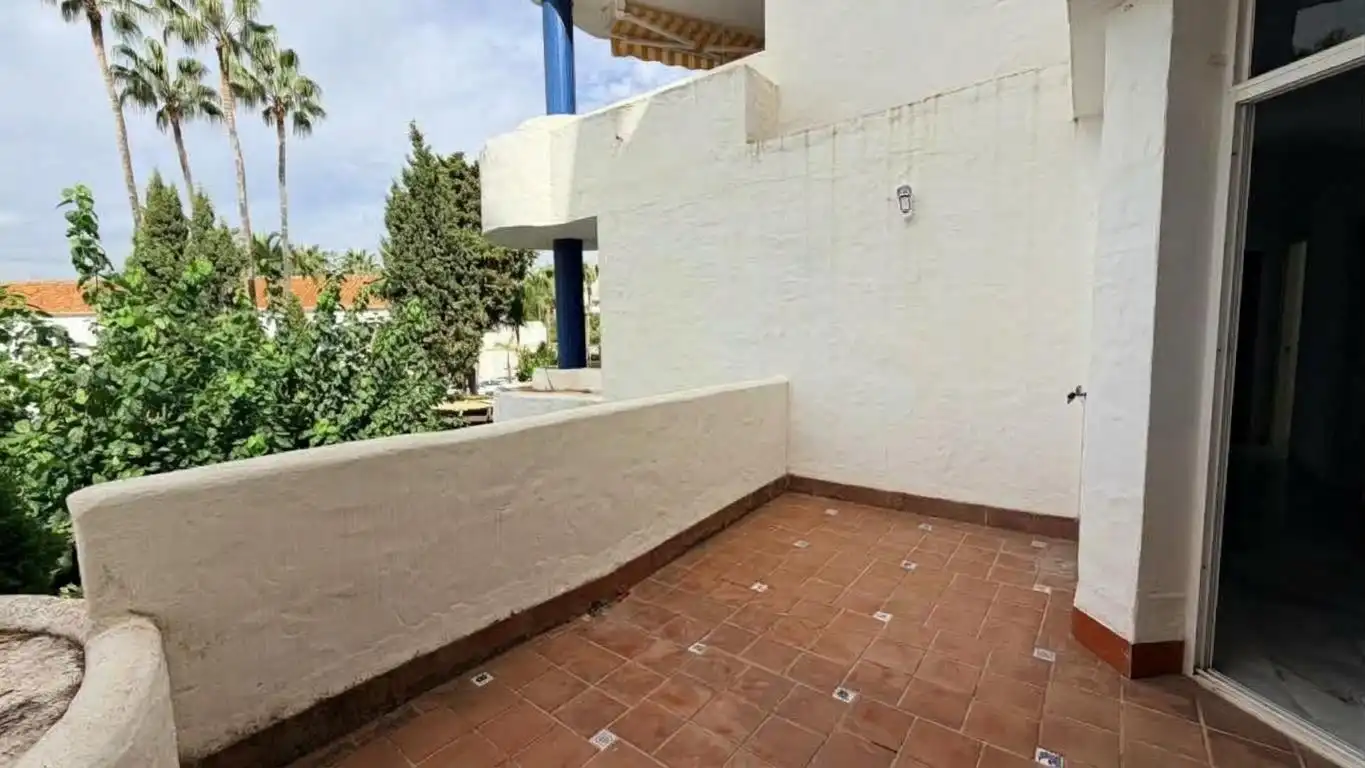 Apartamento con piscina en venta en Calahonda, imagen 11