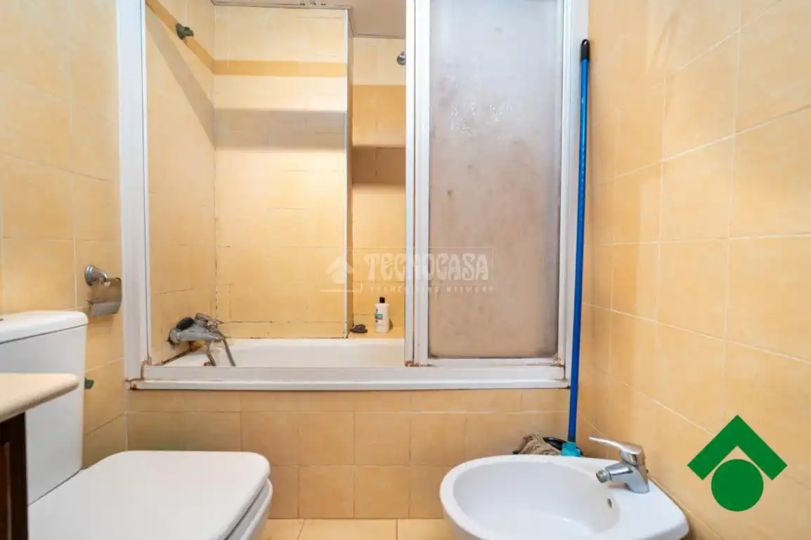 Baño de Piso en venta en Cártama con Aire acondicionado, Trastero y Balcón