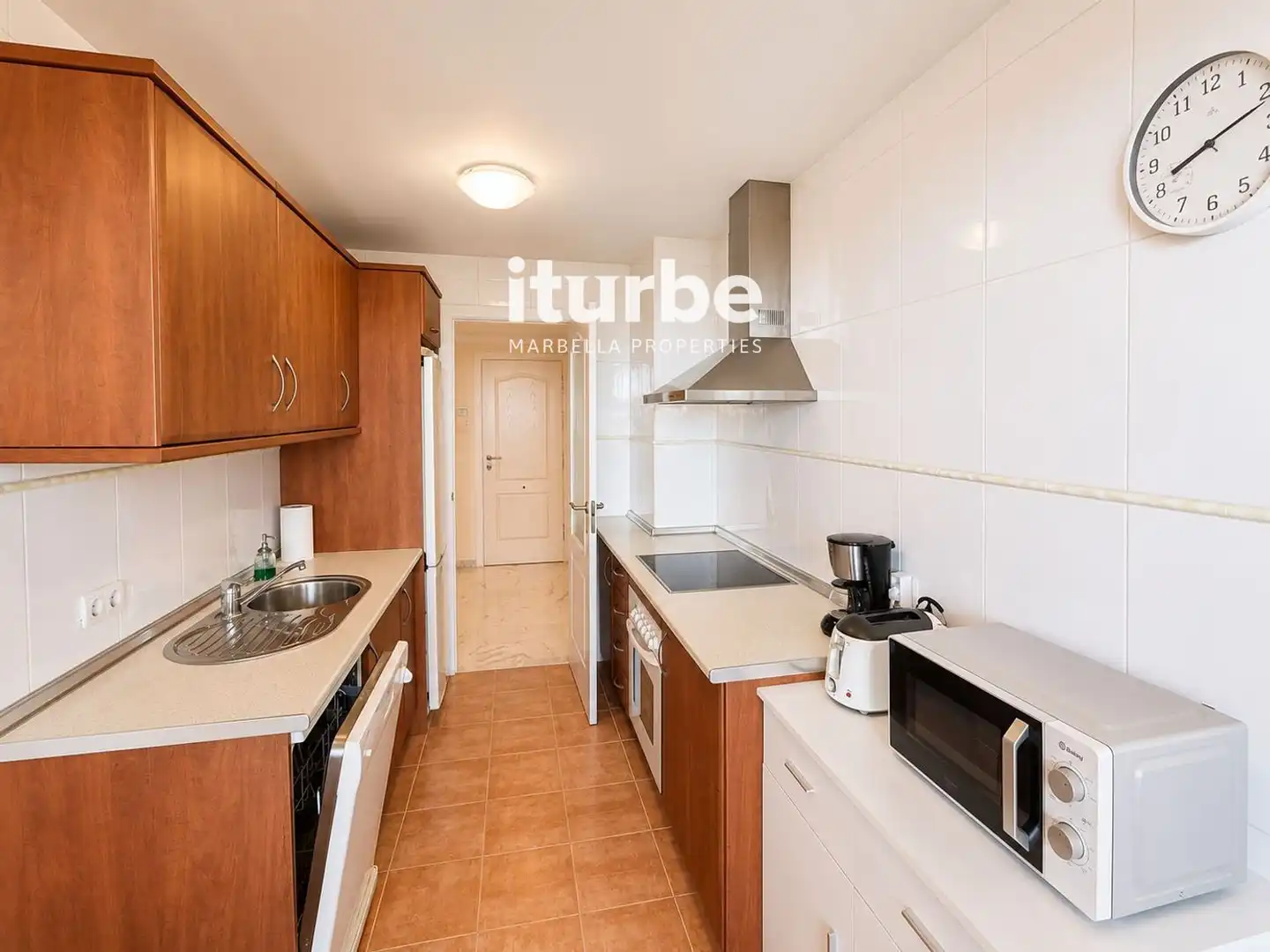 Cocina de Piso de alquiler en Marbella con Aire acondicionado, Terraza y Piscina