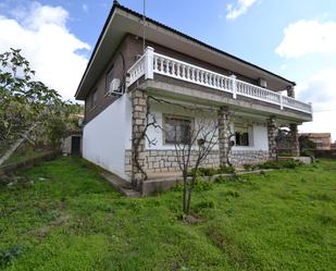 Vista exterior de Casa o xalet en venda en Villar del Pedroso amb Aire condicionat, Calefacció i Jardí privat