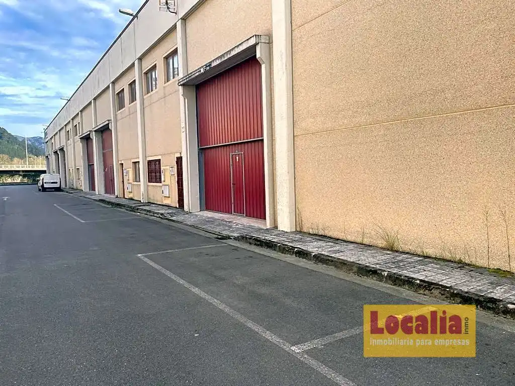 Nau industrial en venda a Los Corrales de Buelna