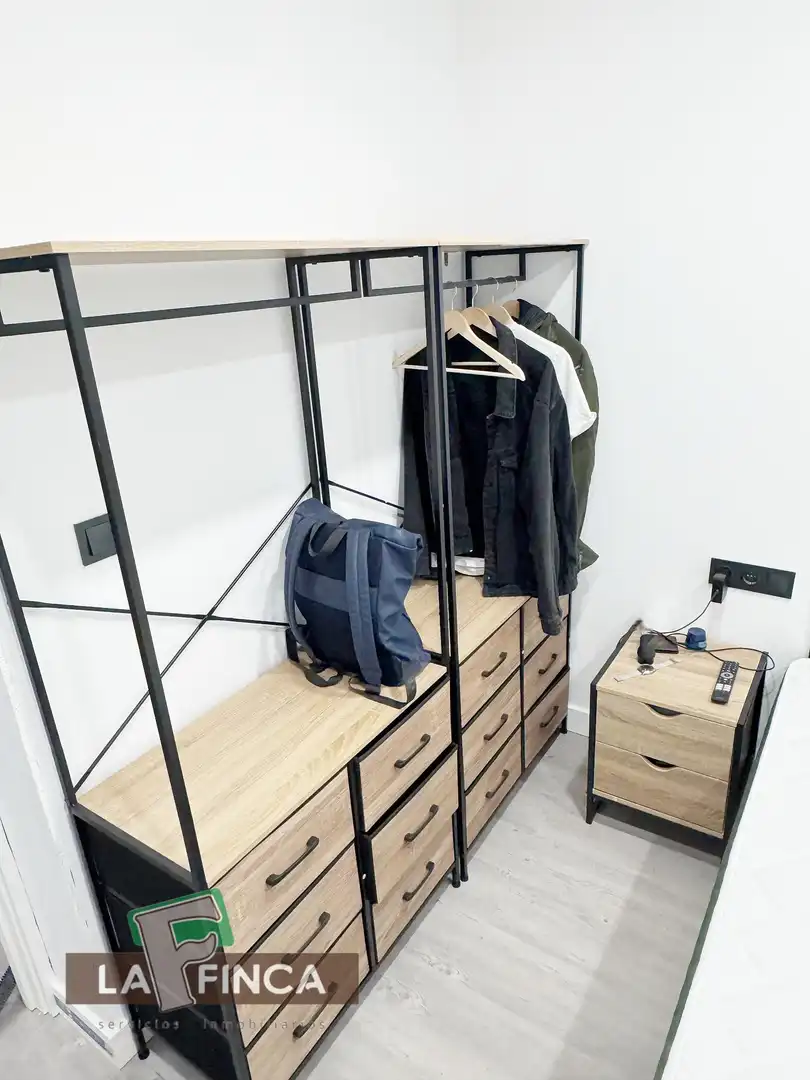 Habitación de Piso en venta en Gijón  con Calefacción, Trastero y Amueblado