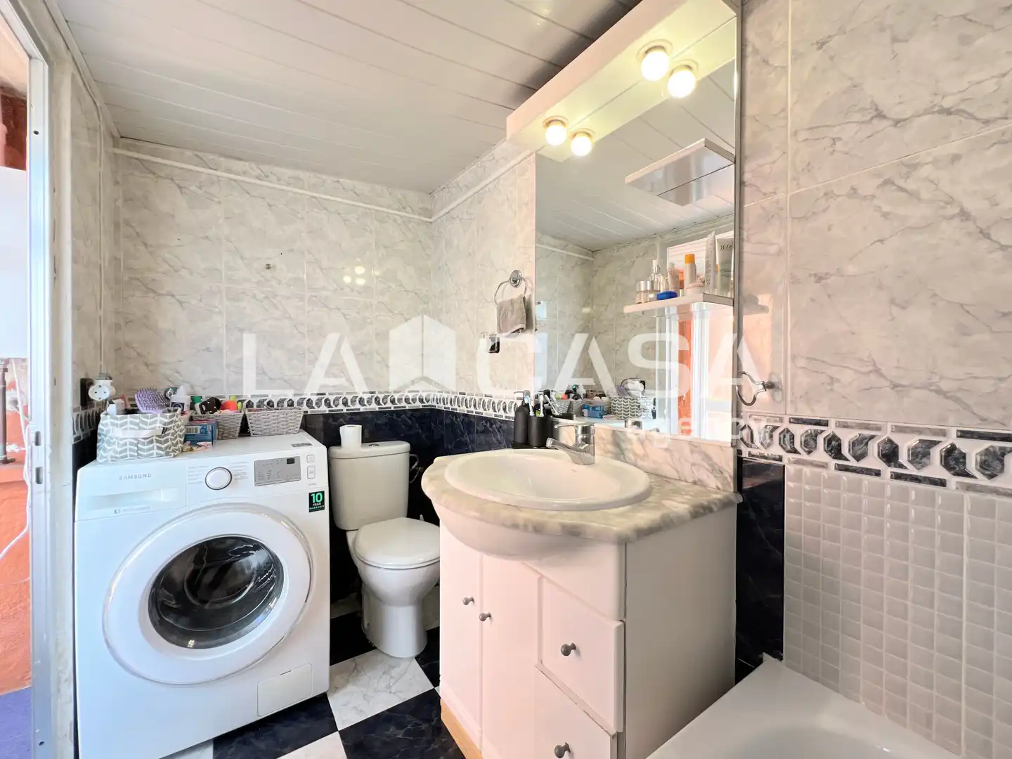 Baño de Ático en venta en Badalona con Calefacción y Terraza
