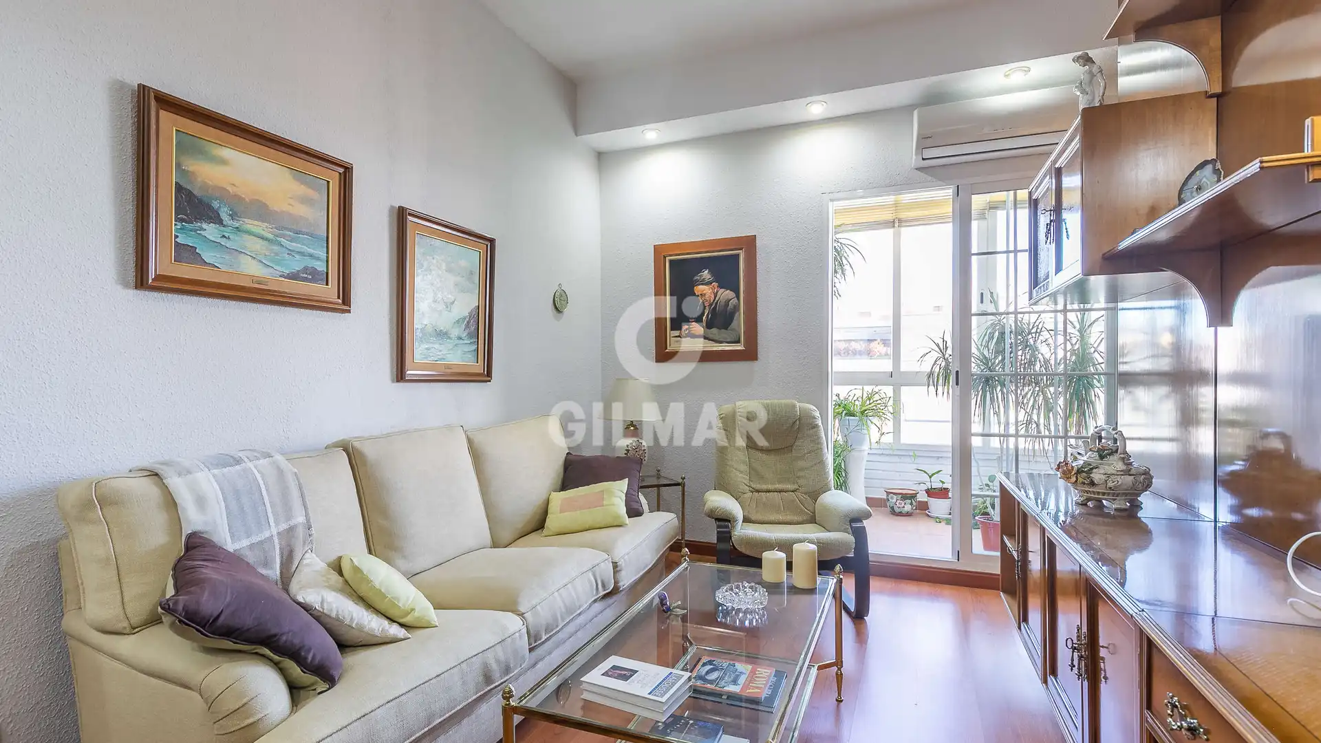 Living room of Flat for sale in  Madrid Capital  with Heating and Balcony